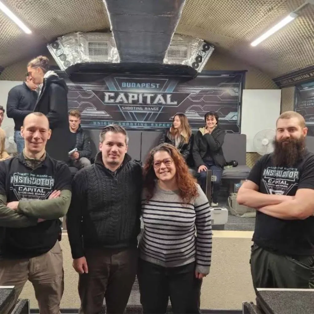 Grupo de Invitados en el Sector de Tiro
