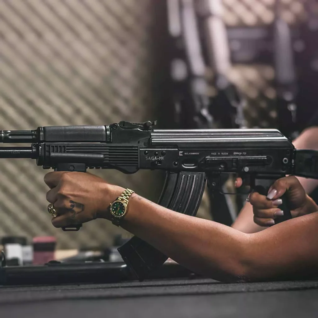 Armas de Fuego Reales y Diversión y Acción Reales en Tiro Budapest